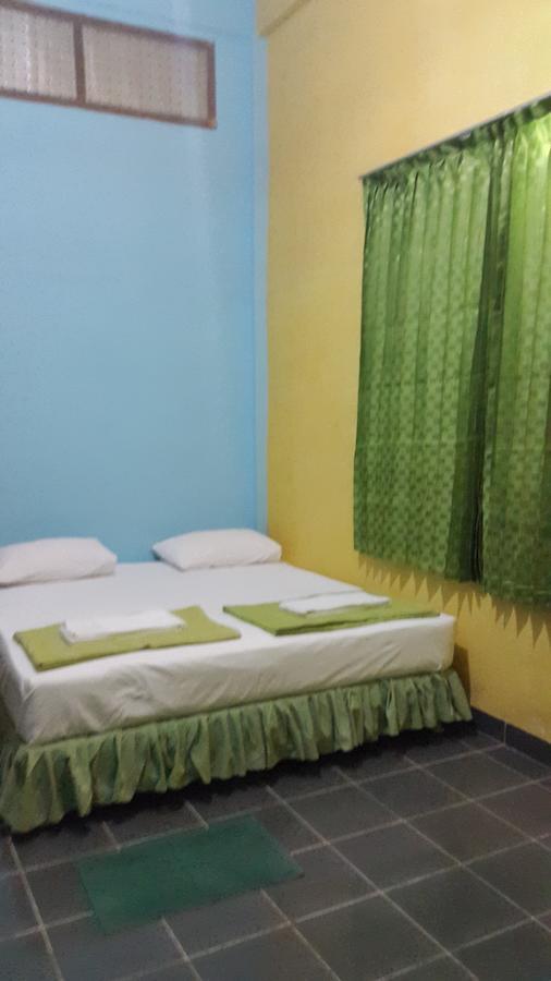 Kampung Bule Hostel Labuan Bajo Exterior foto